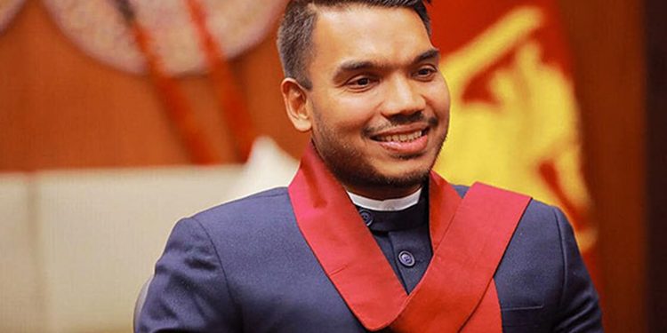 ආණ්ඩුවේ පත්තරේ දාපු ලිපියක් ගැන නාමල් කනගාටු වෙයි! ලෝකෙටම පේන්න ට්විටර් පණිවුඩයක් තියයි!