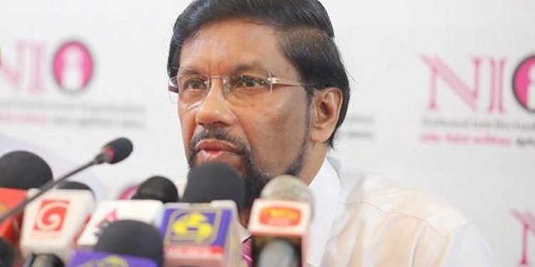 තවත් දින 10කට රට වහන්න! නැත්නම් පාලනය කරන්න බෑ! වසංගත රෝග ඒකකයේ හිටපු ප්‍රධානියා ආණ්ඩුවට දැනුම් දෙයි! (VIDEO)