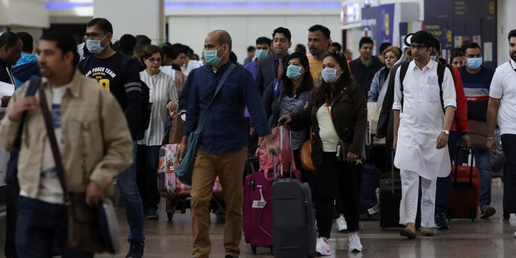 ලංකාව ඉන්දියාවට එකක් නිකම් දෙයි!