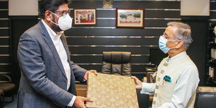 සජිත් පාර්ලිමේන්තුවේදී කියපු ‘ටොසිලිසුමාබ්’ කෙහෙළිය ඉන්දියාවෙන් ඉල්ලයි!