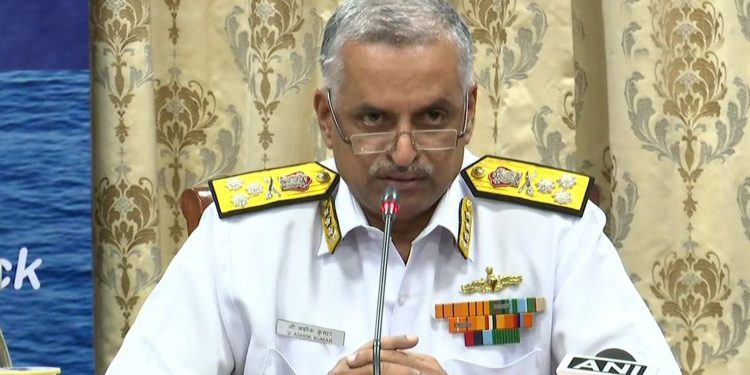 ලංකාවේ වෙන දේවල් ගැන අපි විමසිල්ලෙන් ඉන්නේ! ඉන්දීය නාවික හමුදා ප්‍රධානියෙක් මුල් වරට ප්‍රසිද්ධියේ කියයි!