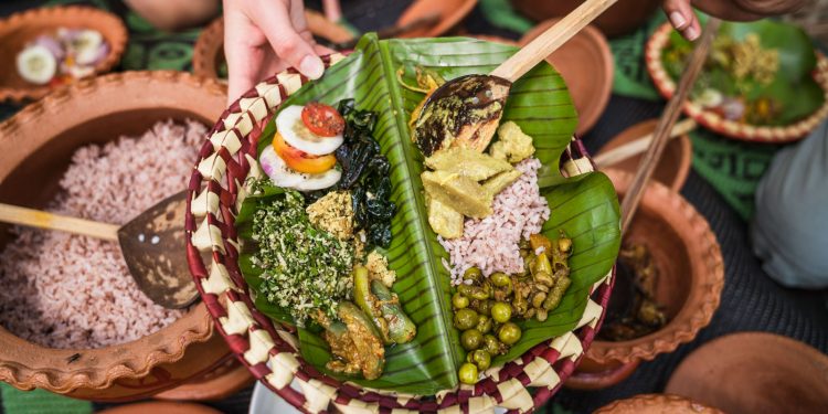 ‘කුක්’ට කොරෝනා! කොටහලු ගෙදර කෑම කෑ ගමම ‘පොසිටිව්’