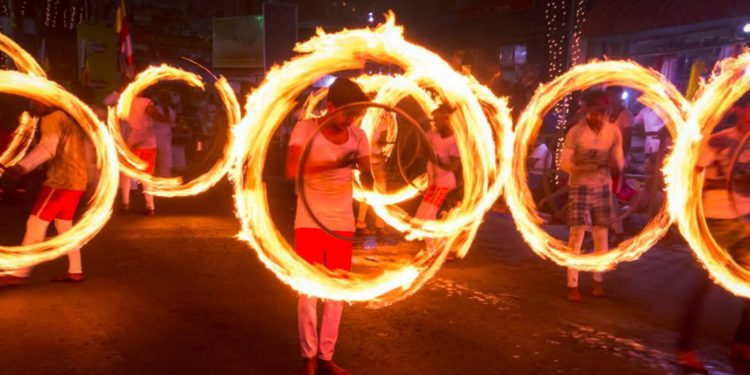 බුබුළ කැඩෙයි! ‌දළදා පෙරහරටත් කොරෝනා ඇතුළු වෙයි!