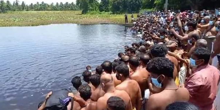 ඉන්දියාවේ ‘කුම්භමේලා’ මඩකලපුවේත්! පූජා පොකුරක් ගැන බියක්! පරීක්ෂණ ඇරඹේ! (PHOTO)