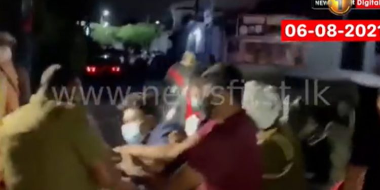 ත්රීවීල් එකක ගෙදර යද්දී අන්තරේ කැඳවුම්කරු අත්අඩංගුවට! (VIDEO)