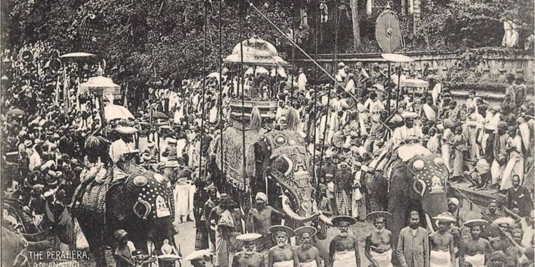 1815 දළදා පෙරහරට වෙච්ච දේම 2021ත් වුණේ කොහොමද?