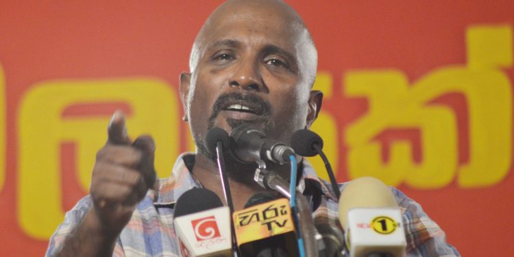 කැරලි ගහගෙන පෙරළි කරගෙන කුමාර් මහත්තයා මේ එන්න හදන්නේ මොකාටද?
