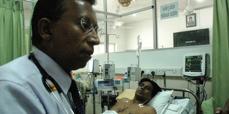 එන්නත්කරණයෙන් දැන් කොරෝනා පාලනය කරන්න බෑ! – විශේෂඥ වෛද්‍යවරුන්ගේ සංගමයේ සභාපති අනතුරු අඟවයි