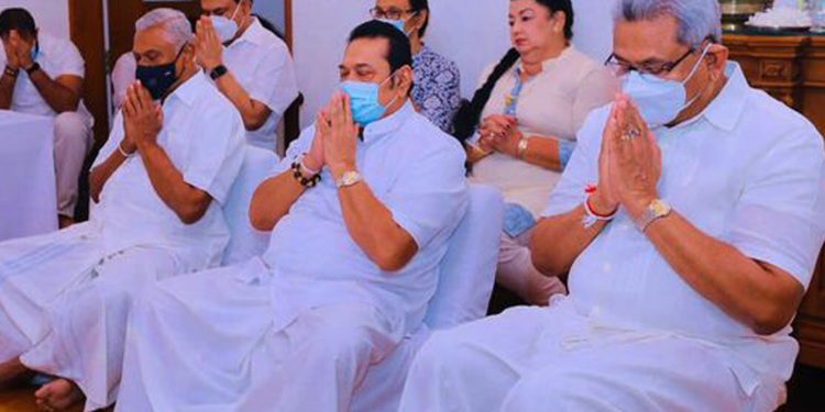 ජනාධිපති-අගමැති හා රාජපක්ෂ පවුල එන්නත් ගැහුවේ කවද්ද-කොහේද? විපක්ෂය ප්‍රශ්න කරයි! (VIDEO)