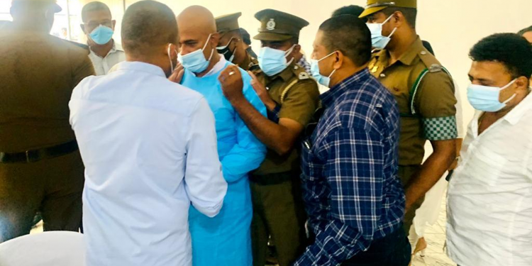 ආරක්ෂකයන් වටකරගෙන රන්ජන් මීගමුවේ මළගෙදරකට යයි! (PHOTOS & VIDEO)