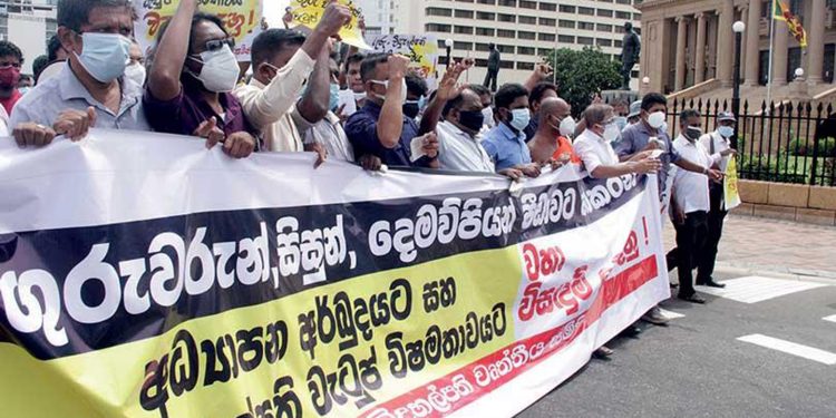 එයාලද කාලකණ්ණි! මෙයාලද කාලකණ්ණි!