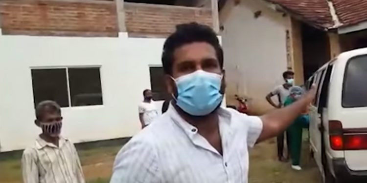 හික්කඩුවේ එන්නත් මධ්යස්ථානයක් ජංජාලයක්! (VIDEO)