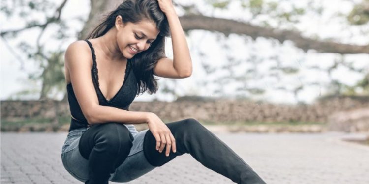 අමිතාබ් බච්චන්ට හීනෙන් පේන අවුරුදු විසිහතේ ලකාවේ ‘මැණික’