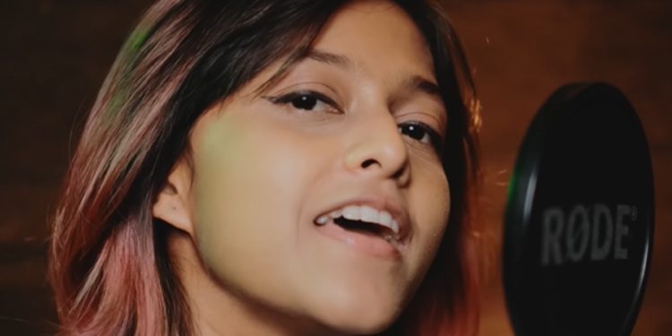 කෝටි 5ක් බලලා යූටියුබ් එකේ වාර්තා පිට වාර්තා තියපු යොහානිගේ ‘මැණිකේ’ මෙන්න! (VIDEO)