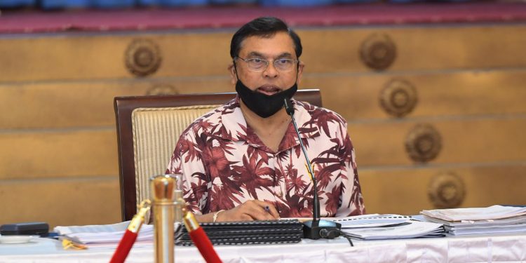 රට රස්සාවට යන්න ඉන්න අයගේ ප්රශ්නවලට බැසිල් විසඳුම් දෙයි! (PHOTOS)