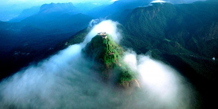 සිරිපා බිමේදී කවුද මේ අමුත්තා…