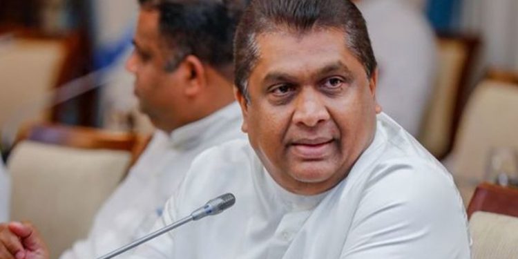 ගාණ තීන්දු කළේ තුනම බේරගන්න!