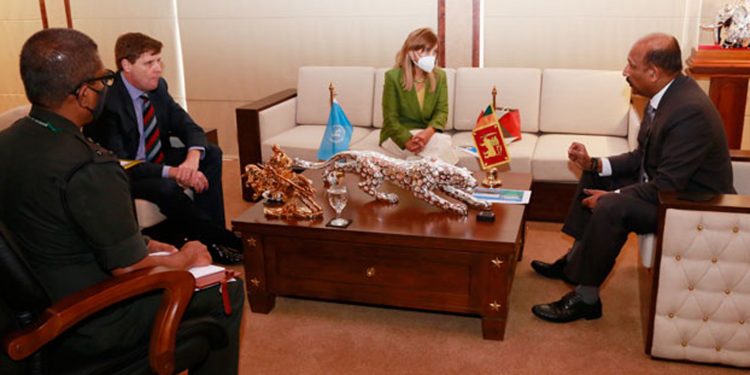 ලංකාවේ මත්ද්රව්යට එරෙහි මෙහෙයුම් ගැන UN එකේ නියෝජිතවරියක් පැසසුම් කළා! ආරක්ෂක අමාත්යංශයෙන් කියයි!