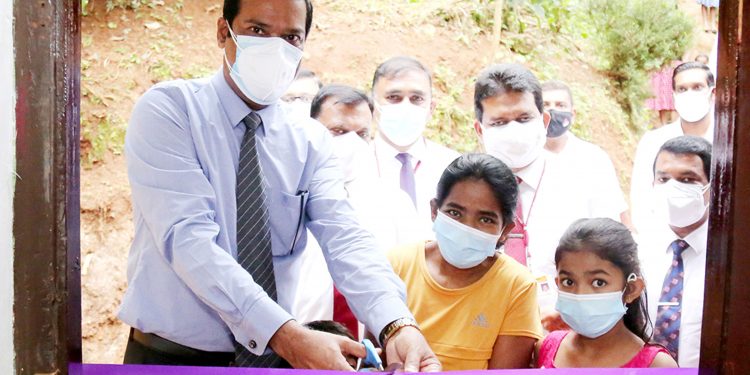 මහජන බැංකුවේ ප්‍රජා සත්කාරයක් ලෙසින් මුරුතලාව අඩු ආදායම් ලාභී පවුලක නිවසක් නවීකරණය කෙරේ…