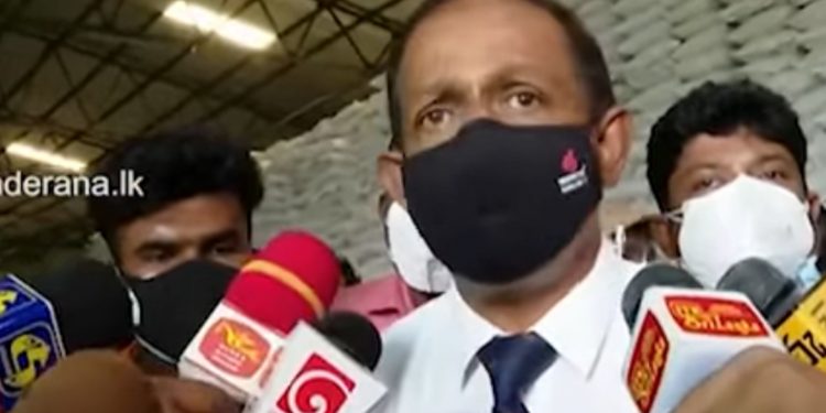 අල්ලපු සීනි තොග ඒ අයිතිකාරයොත් එක්ක කතා කරලා පාඩු නොවන විදිහට විකුණනවලු! (VIDEO)
