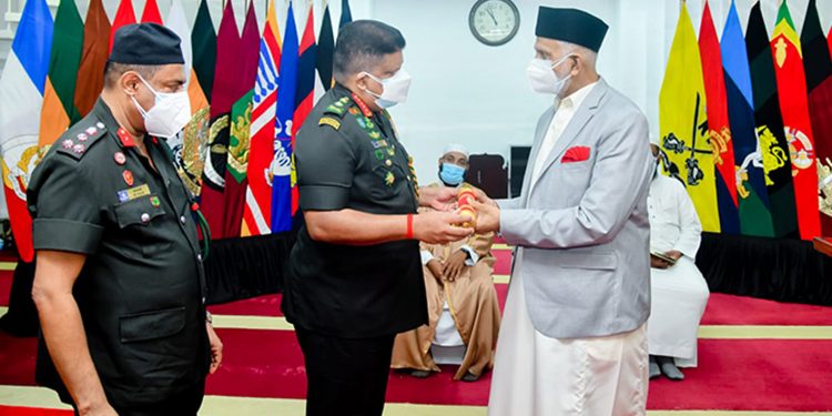 හමුදාවට 72යි! ජුම්මා පල්ලියේදී සෙත් පැතුවේ මෙහෙමයි! (PHOTOS)