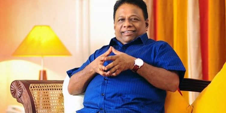 ඩලස් මහාචාර්ය නීලිකාගෙන් සමාව ඉල්ලයි!