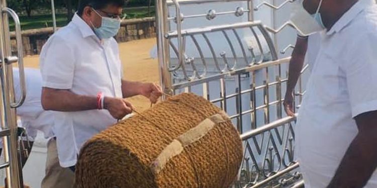 ගම්මන්පිල රුවන්වැලිසෑයට බාරයක් ඔප්පු කරයි!
