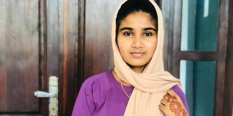 විභාගයේදී සිංහල ළමයින්ටත් බැරිවූ දෙයක් අමීනා සිසුවිය කර පෙන්වයි!