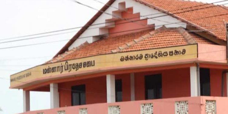 මන්නාරම සභාපති ගෙදරම යවයි! මන්ත්රීකමෙනුත් පන්නයි!