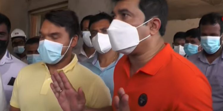 පොලොන්නරුවේ තිබ්බ නාමල්ගේ ගොවි රැස්වීම උණුසුම්! සිරිපාලයි-රොෂානුයි වචන හුවමාරුවක! (VIDEO)