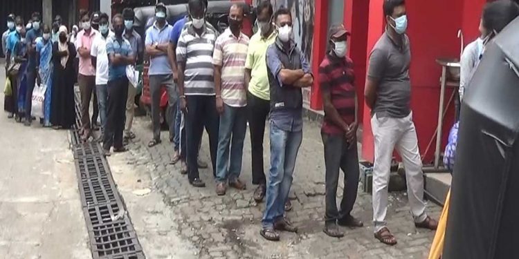 හැටන් කිරිපිටි පෝලිම!