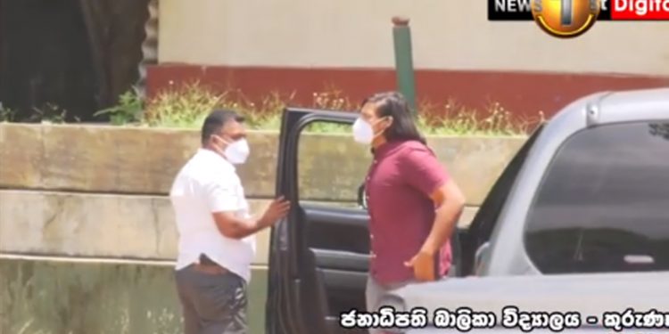 රෝහිත රාජපක්ෂ හදිසියේම කුරුණෑගල ජනාධිපති බාළිකාව බලන්න ගිහින්! (VIDEO)