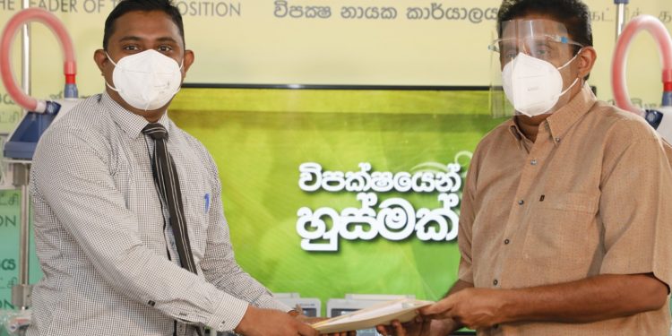 රට පුරාම මගඩි-ජාවාරම්-දූෂණය පැතිරිලා! සජිත්ගෙන් බරපතළ ප්රහාරයක්! (VIDEO)