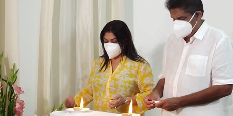 6.06ට සජිත් ප්රාර්ථනාවේ පහන දල්වයි! (VIDEO)