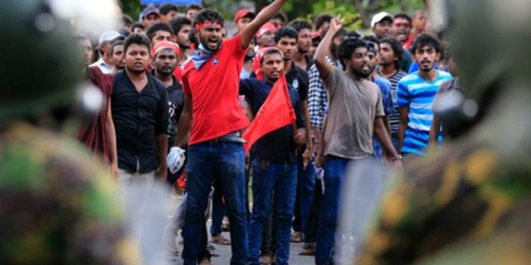 විශ්වවිද්යාලයෙන් කියලා තියෙන්නේ මොඩර්නා දෙනවා කියලා! යුද හමුදා රෝහලට ආවාම නෑ කියලා! සිසුන්ට යකා නැගලා..!