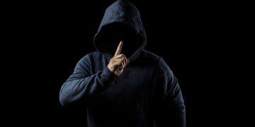 බීලා අනුරාධපුර හිරගෙදරට ගිහින් පිස්තෝලය ඔළුවට තියා හිරකාරයන් දණගැස්වූ ඇමැති කව්ද? ඇවිත් තියෙන්නේ හෙලිකොප්ටරෙන්ලු! (VIDEO)