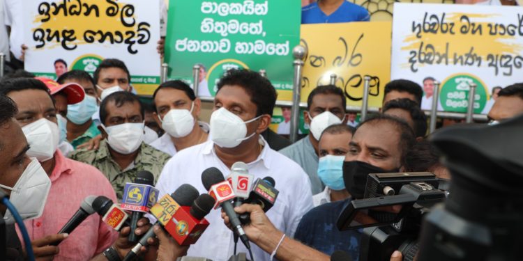 ජීවන වියදමට එරෙහිව සජබෙ සමග සජිත් කැස්බෑවෙන් මහපාරට බහී! (VIDEO & PHOTOS)