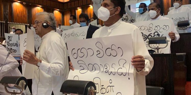 කෝ යකෝ පොහොර? සජබෙ පොහොර සටන පාර්ලිමේන්තුවට අරන් එයි! (VIDEO & PHOTOS)
