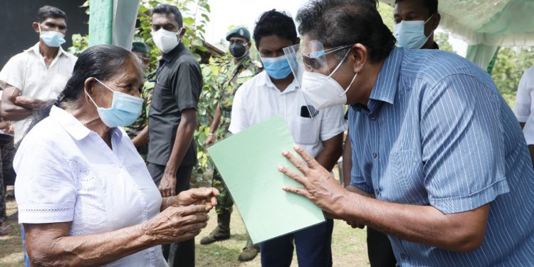 සජිත් ජන්දෙට ලෑස්ති වෙයි! ආණ්ඩුවේ පතුරු අරිමින් ආණමඩුවේ පල්ලම සජබෙ කාර්යාලය අරී! (PHOTOS)