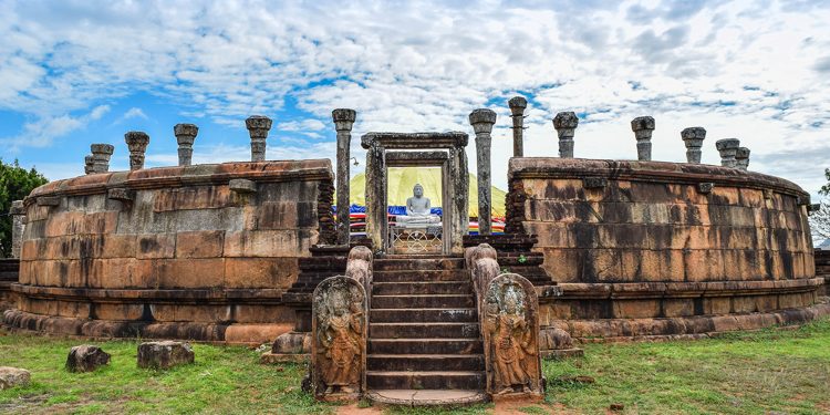 ලංකාවෙන් හමුවුණු ලෝකයේ පළමුවැනි ස්ථූපය…