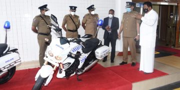 අයිඩියල් මෝටර්ස් විසින් අධිබලැති යතුරු පැදි 2ක් ශ්‍රී ලංකා පොලිසියට පරිත්‍යාග කරයි
