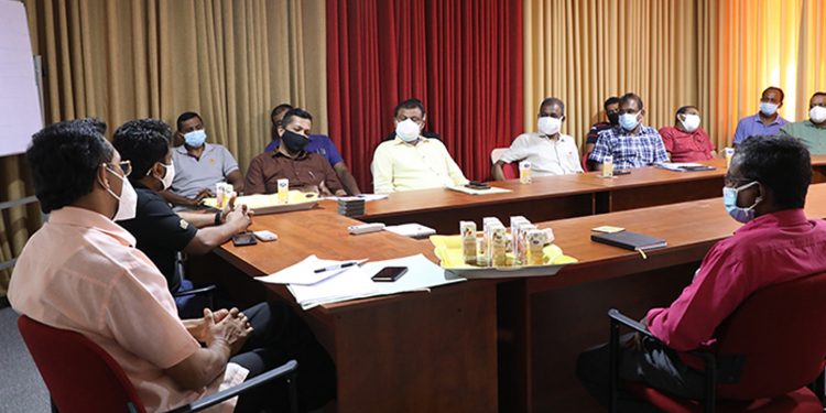 රට විකිණීමට එරෙහිව වරාය-තෙල්-විදුලි වෘත්තීය සමිති අනුර හමුවෙයි! දැවැන්ත සටනකට සූදානම්!