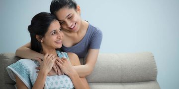 දුව බඳින්න කළින් මවගේ හිස බලන්න…