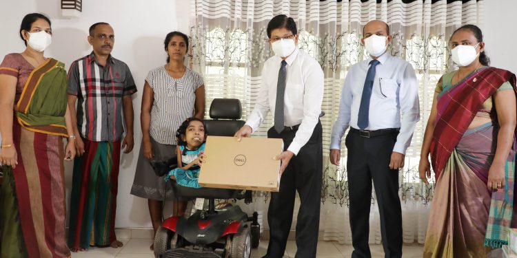 සාමාන්ය පෙළ විශිෂ්ට ප්රතිඵල ගත් දෙව්මිට මහජන බැංකුවෙන් ලැප්ටොප් පරිගණකයක්…