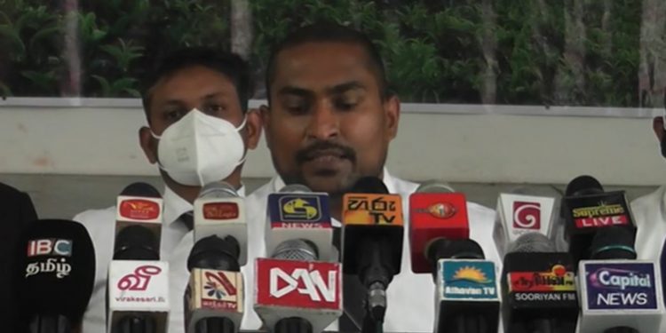 වැවිලි ඇමැති නිදි! වතු අධිකාරිවරුත් පළමු වතාවට සටනකට සැරසෙයි! (VIDEO)