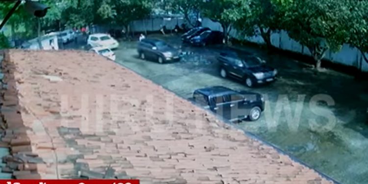 වඩිවේලුයි රනිලුයි පාර්ලිමේන්තුවේ මරාගත්ත සාගල-රුවන්-නවීන්ලාගේ චණ්ඩි වීඩියෝව මාධ්යයෙන් එළියට එයි! (VIDEO)