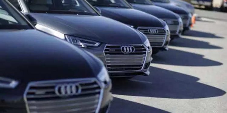 ආනයන තහනම මැද සුපිරි වාහන 400ක් ලංකාවට ගෙනාවේ කව්ද-කොහොමද?