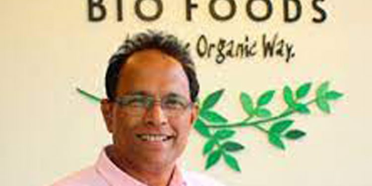 කාබනික වගාව ගැන පසුපෙළ ප්‍රශ්න කිරීමෙන් ආණ්ඩුවේ වැඩමුළුව උණුසුම් වෙයි! රතන හිමියන්ටත් වට කරගෙන ගහයි! ‌දේශනයට ආ ව්‍යාපාරිකයාත් අමාරුවේ වැටිලා…!
