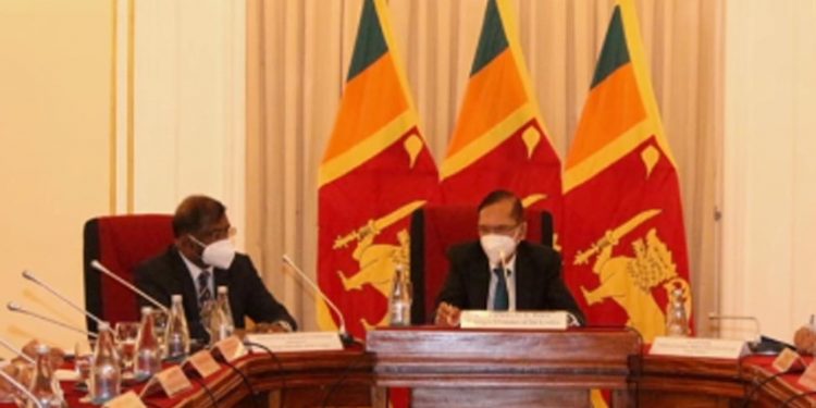 ජී.එල්. සියලුම විදෙස් තානාපතිවරු කැඳවයි! ජී.එස්.පී. ප්ලස් ඕනේ කියයි! මානව හිමිකම් අකුරටම රකිනවා කියයි! සිවිල් සංවිධාන එක්ක ළගින් වැඩ කරනවා කියයි! (VIDEO)
