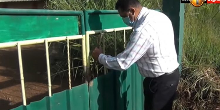 වැලිමඩ පාසලක ගේට්ටු කඩා ඇතුලු වූ ගජසිංහ ගැන සමාජ මාධ්යයෙන් හෙළිදරව්වක්! (VIDEO)